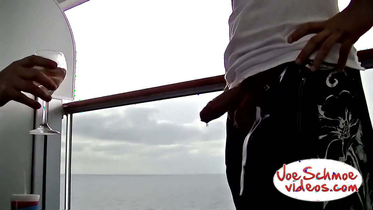 Brian sem cortes soprado no mar