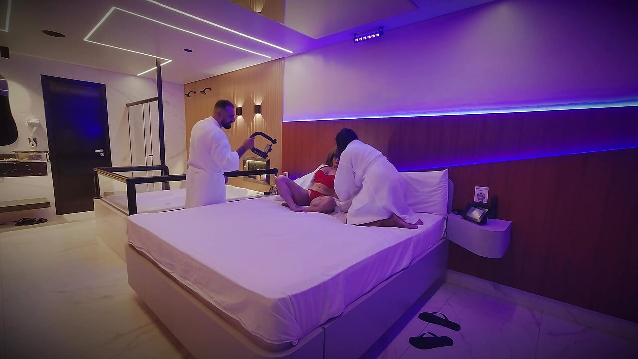 हॉट मंच के पीछे मैं चोदने लायक मम्मी की चूत और बड़ी चूत वीर्य से भरता हूं!