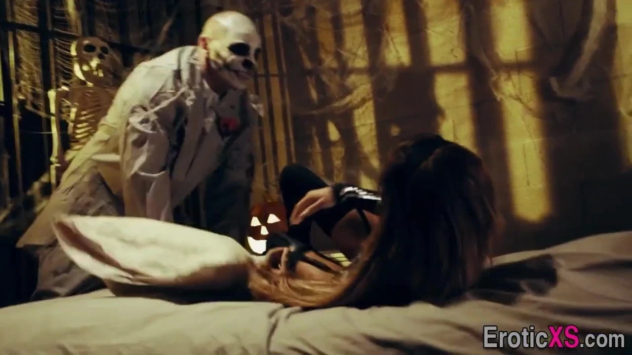 Costumed latina babe gets cummed over