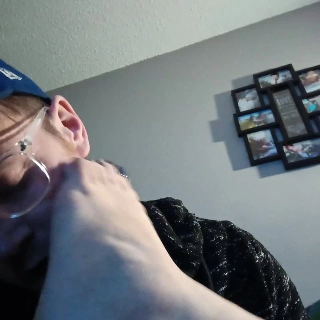 Sucking her toes while we pump her clit