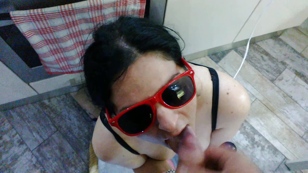 Hot MILF Juicy Close Up Blowjob