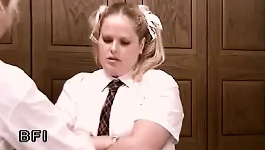 Шлепанье секретарши 2 - телочку-блондинку в униформе жестко выпороли