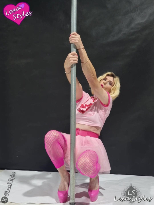Pretty pink pole dancing sissy.