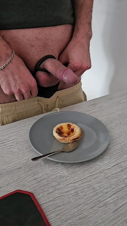 Hand Free Cum On Pastel de Nata