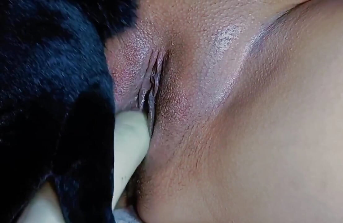 Bella Khalifa Using Radish Tonight for Pleasure and Masturbate