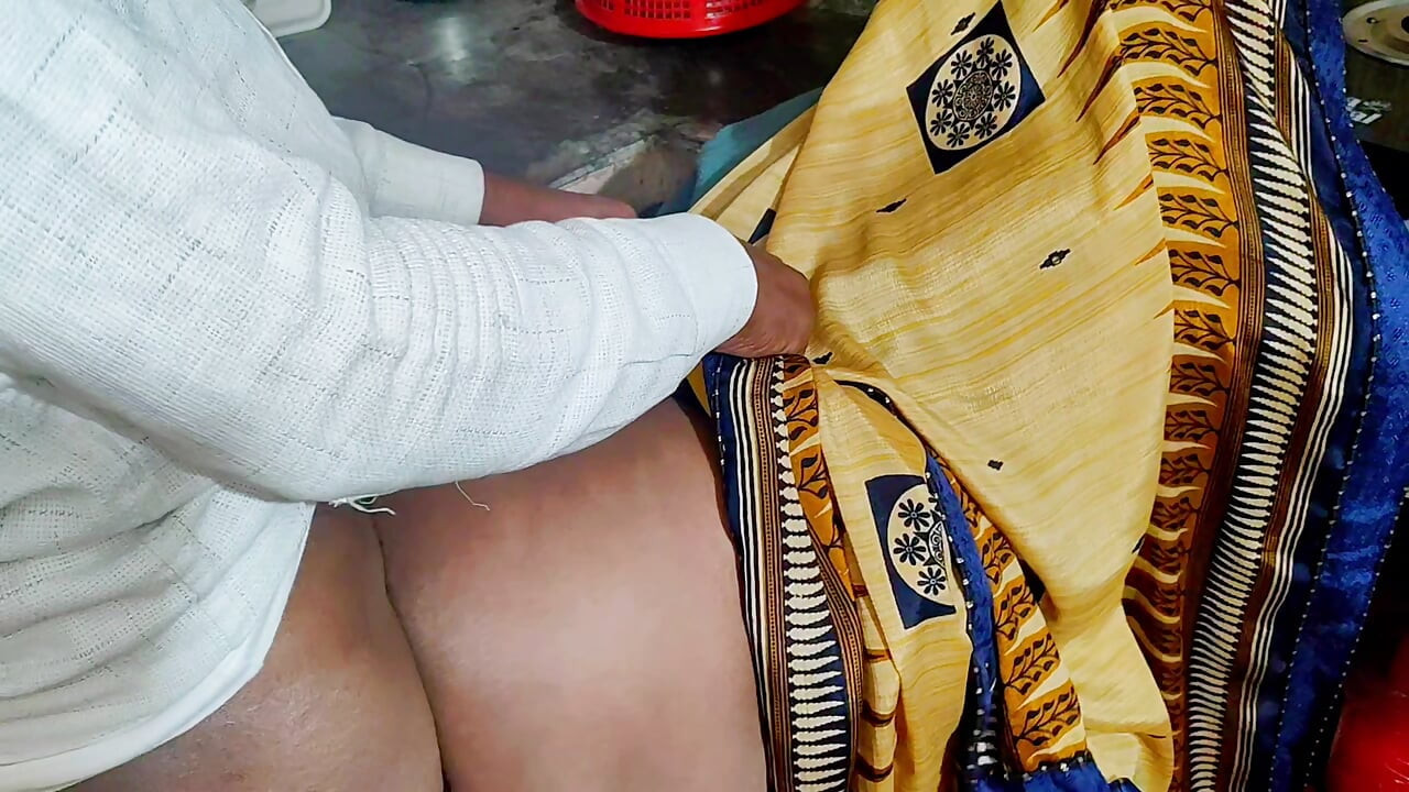 Megbasszák Desi Bhabhi seggét