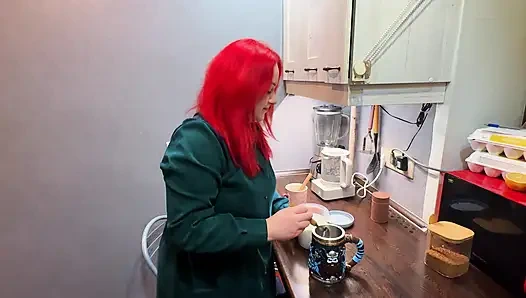 İyi bir kiracı bana seks teklif etti, eşim ise uzun zamandır seks yapmadı, bu yüzden hâlâ teklif ediyorum.