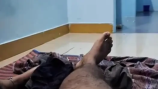 Suami India menyetubuhi istrinya dengan keras di rumahnya