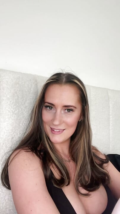 Βρετανίδα Milf που απατάει βρώμικες ομιλίες ASMR JOI