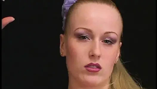 Sharon Wild dari Gadis Bugil Lagi Merokok