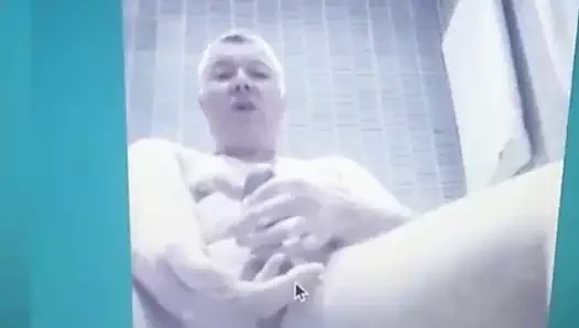 Cumboy canlı kamerada onun sıcak boşalmak vuruyor