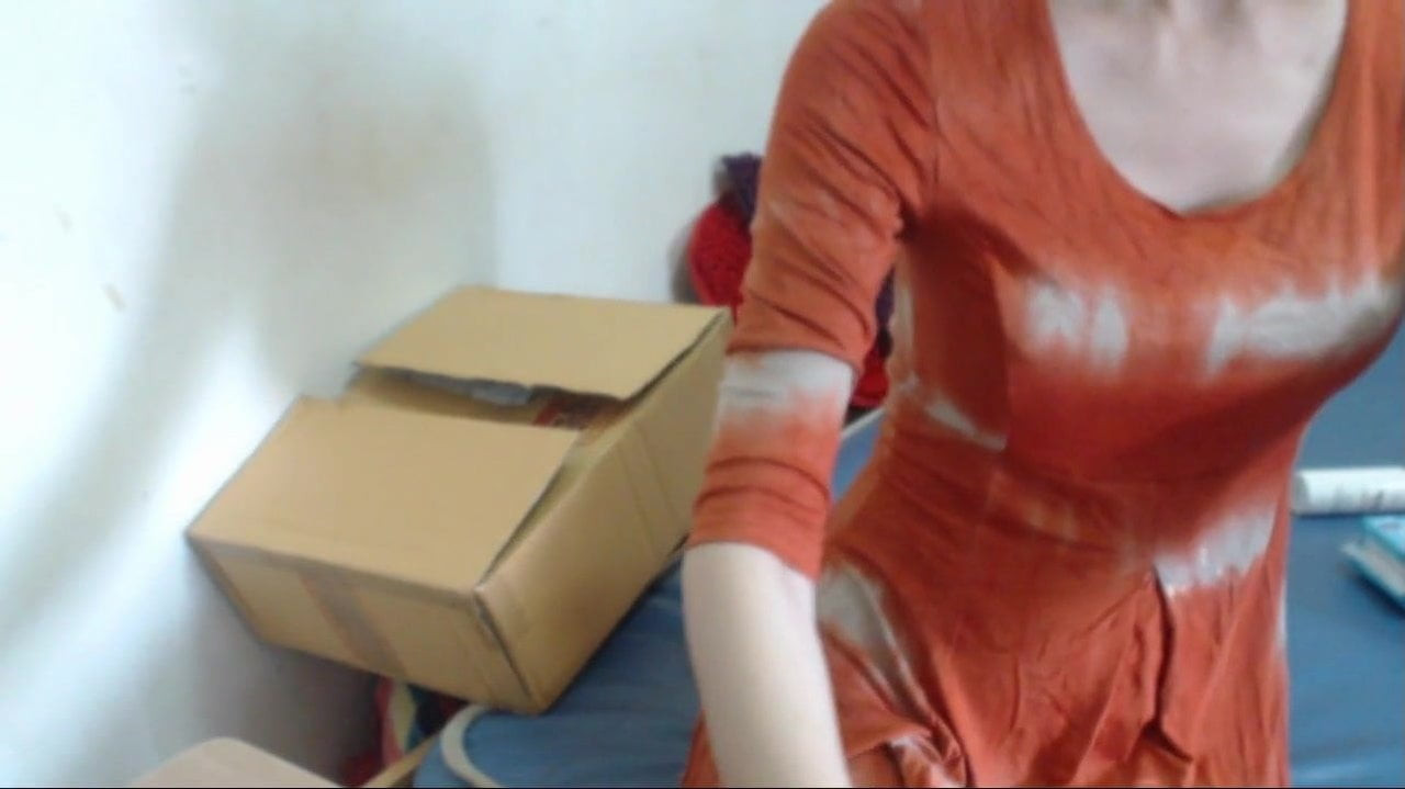 amateur girl shaving her pussy