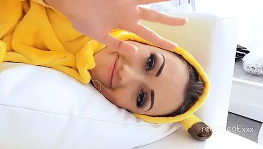 Sevimli gamzeli sevgilim Empera farklı karakterlerle sevişmeye bayılıyor ve bu kez pikachu'yı seçti