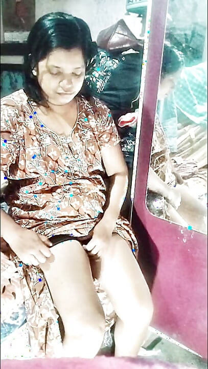 ĐI TIỂU KHIÊU DÂM