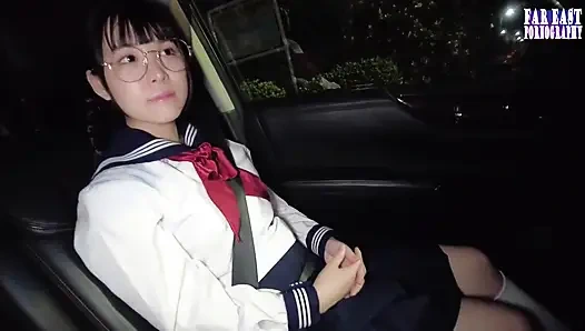 Puppe wie glückseligkeit mit einem dunkelhaarigen necken auf einem verspielten makeover-date ep-5