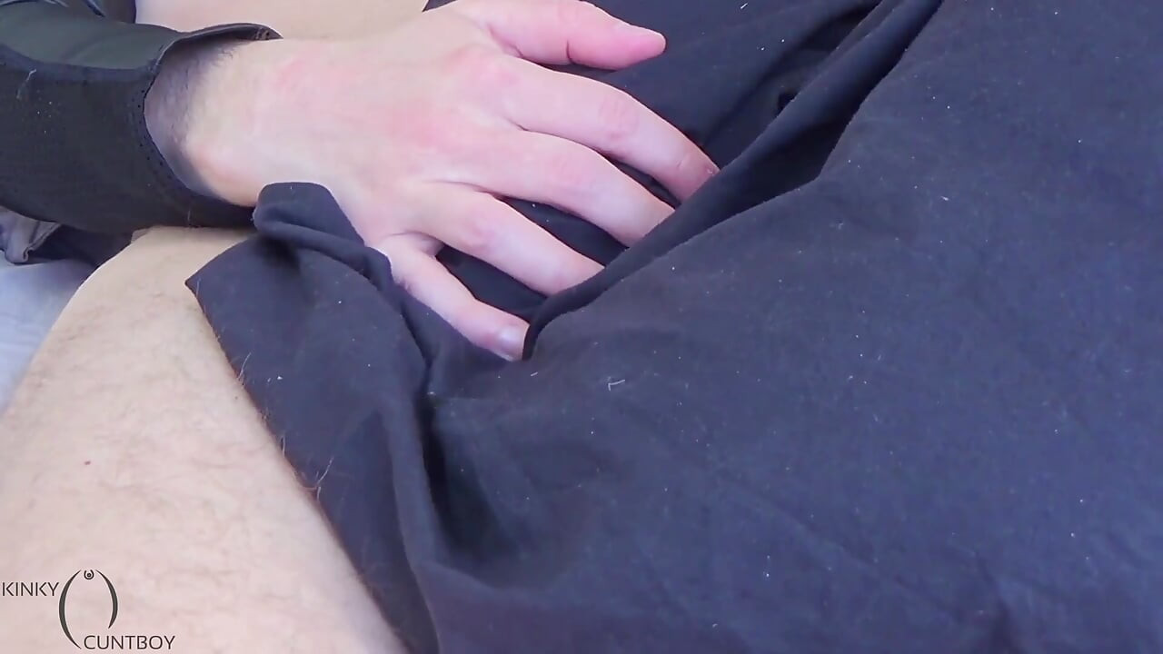 Ftm en calor toma doble vaginal en peludo coño de cerca