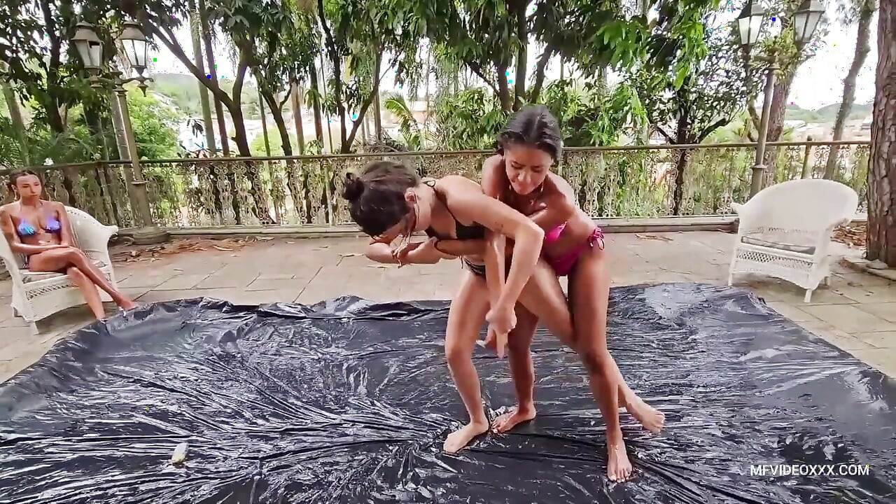 Super Oil Fight of Three Cuties