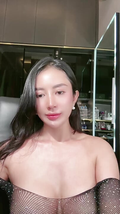 VIDEO CALL TOKET BESAR