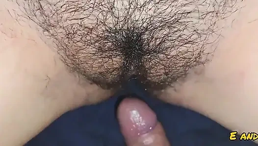 Küçük komşum küçük penisiyle beni yerde sikiyor