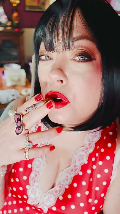 Smoking Instructions From Your Smoking Queen, Tina Snua. Smoke With Me - Dangles Drifting Snap Inhales