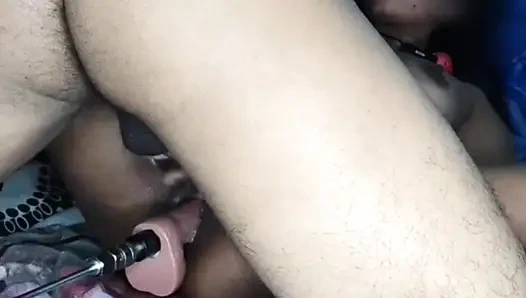 Yenge Aynı Anda Hem Kalın Yarak Hem De Dildo Tarafından Sikiliyor.