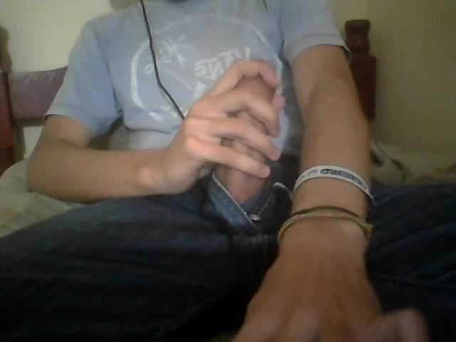 Chico caliente se toca un poco para pasar el rato !