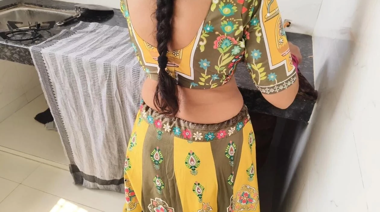 I went to bhabhi&rsquo;s house when her brother not at home and enjoyed a lot with my lovely bhabhi, Full Hindi Viral Video