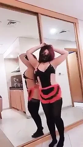 Sexy redhead belly dance