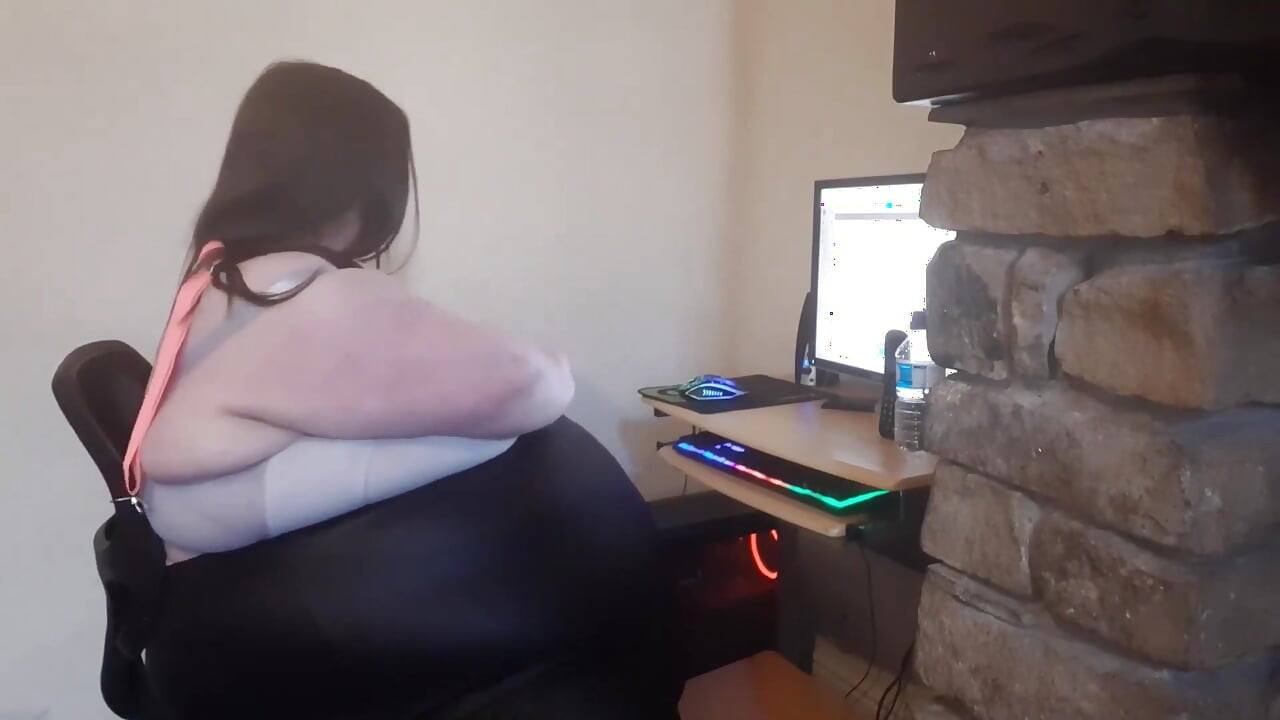 عامل SSBBW في المكتب بعد حلول الظلام