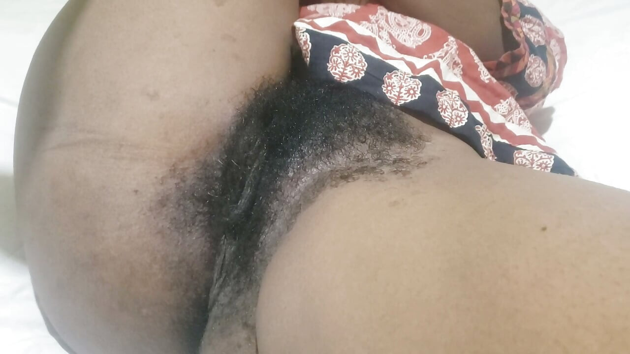 Ateşli orta yaşlı seksi kadın kıllı amcık olgun vitrin ve samimi baştan çıkarıcı azdırma