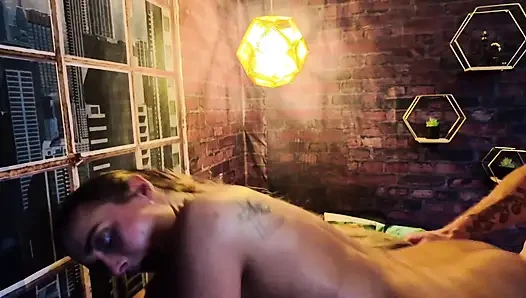 Nicole lagi asik nyepong kontol dan ngentot habis-habisan di sofa