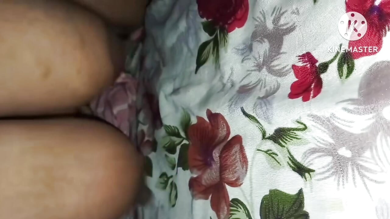 الموسم 200. كبير الثدي بهابهي إسقاط حليبها على صديقها الديك