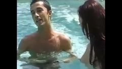 Follada italiana en la piscina