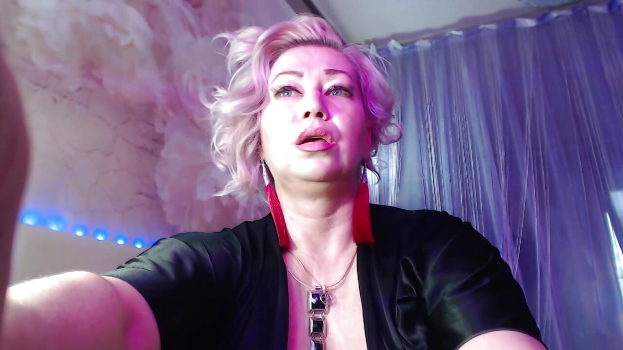 Debauchery děvka je nejvyšší manifestací Ženy! Ale abychom to pochopili, kočka musí být 45+ .!. ))