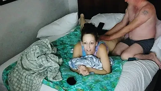 Fışkırtarak fışkırtıyor
