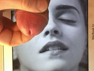 Emma Watson, hommage au sperme du visage