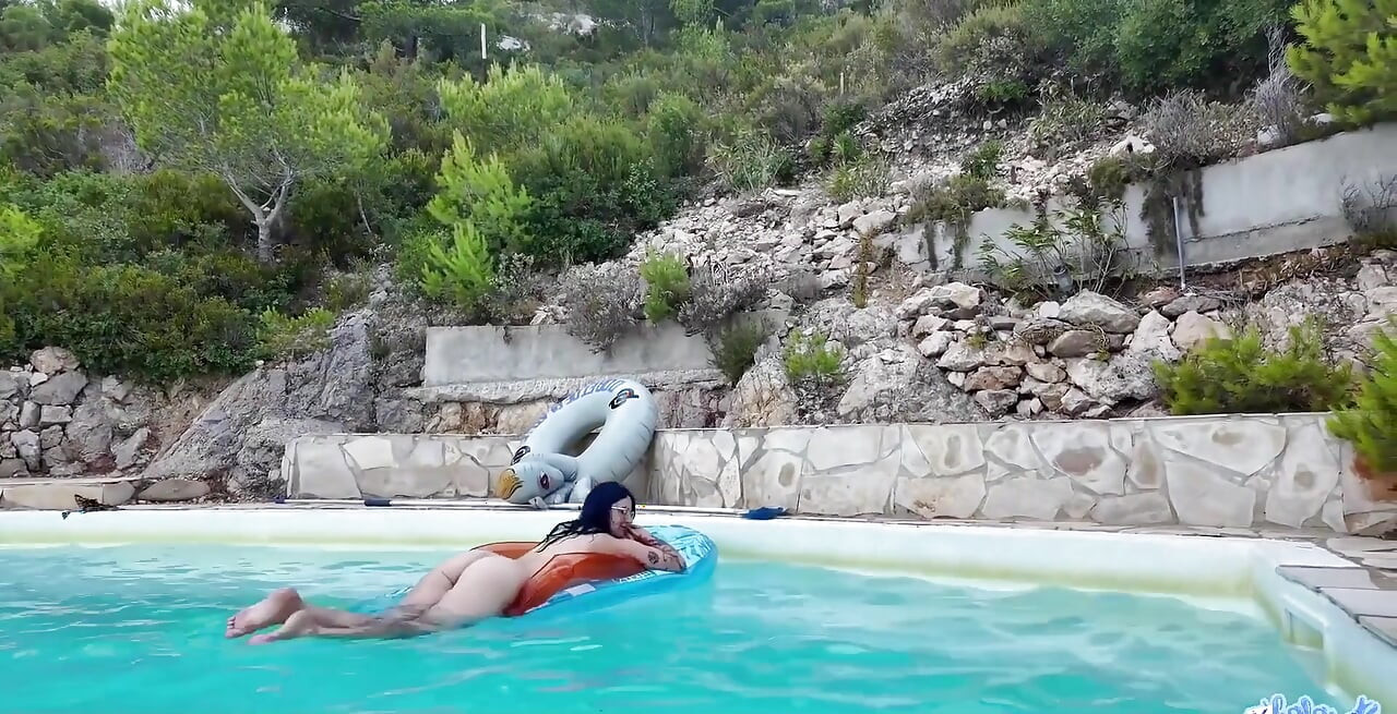 The Pool Guy Fucks My Ass and Gives Me All His Juice