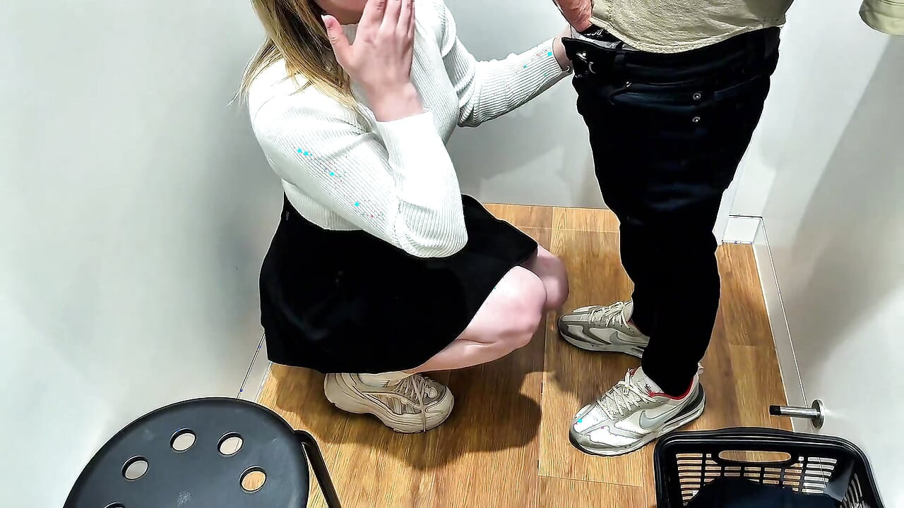 Risky sex in the fitting room of a clothing store, we almost got caught!
