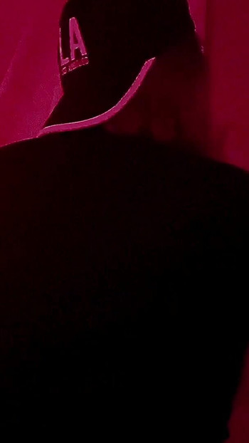 GloryHole in einer disco-toilette, ich lutsche einen fremden | Clip 1