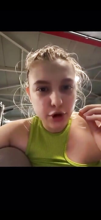 在健身房训练和自慰