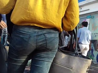 Индийская задница в джинсах в анал