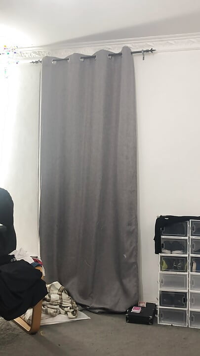 自分の部屋で自慰行為