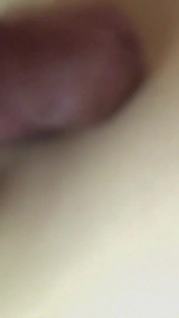 Morate podijeliti trenutak iz "Seksi milfa stenje od užitka dok jaše čudovišni kurac"
