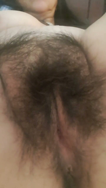 A mature MILF's puckered ass in view. | Clip 1