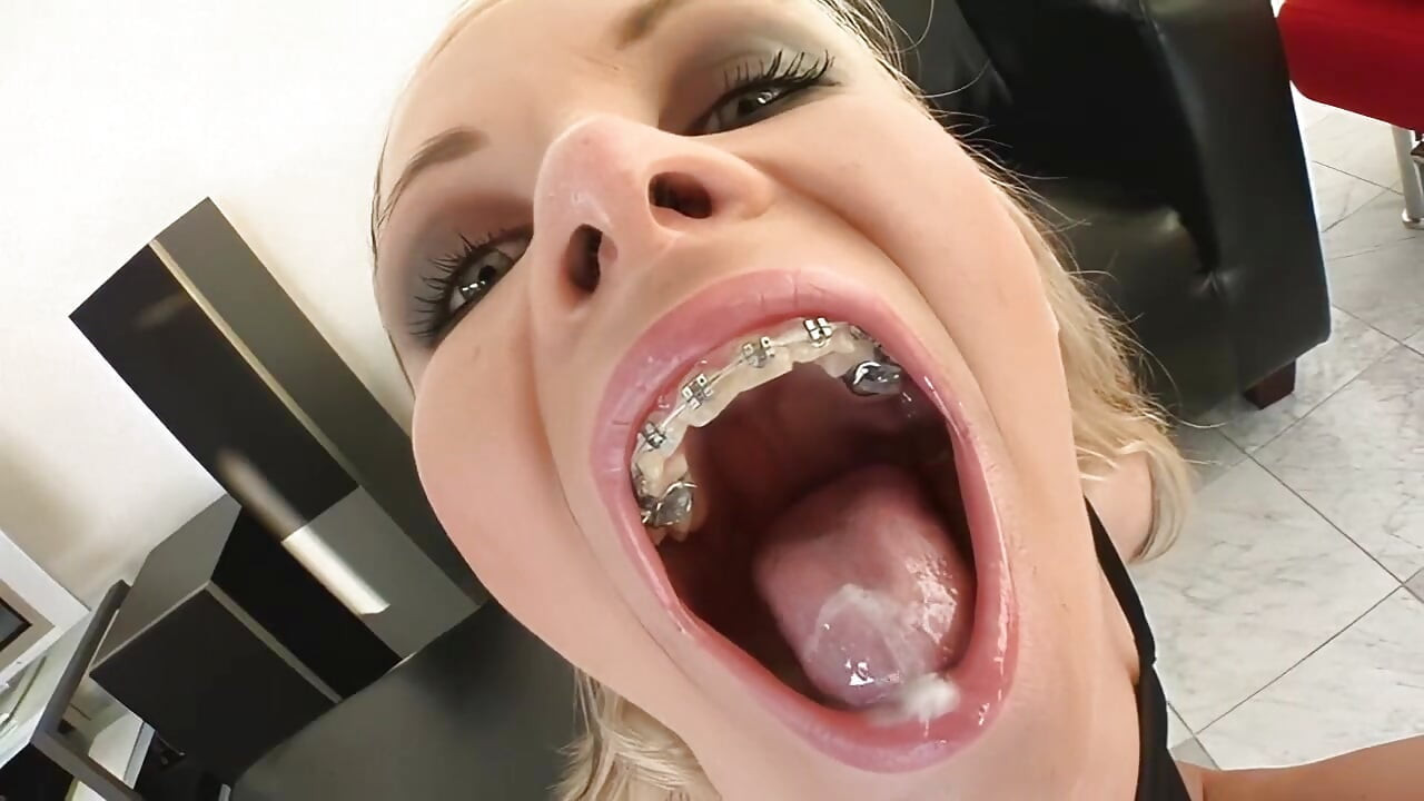 Une jolie fille se fait enculer après une baise orale