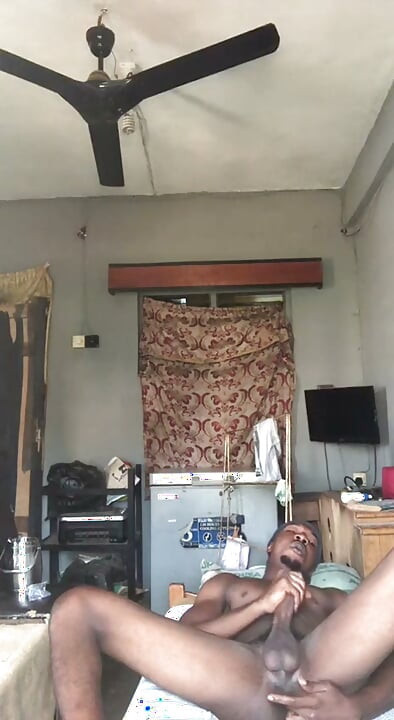 Ne mogu da prestanem da se masturbiram dok sam sama kod kuće..
