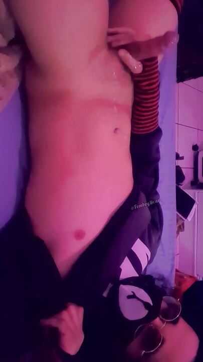 Kitty Femboy trading nudes, fingering and jerking off