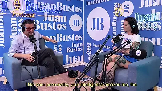 Blaze Rager juan bustos podcast'inde büyük yarakla sert anal seks seviyor