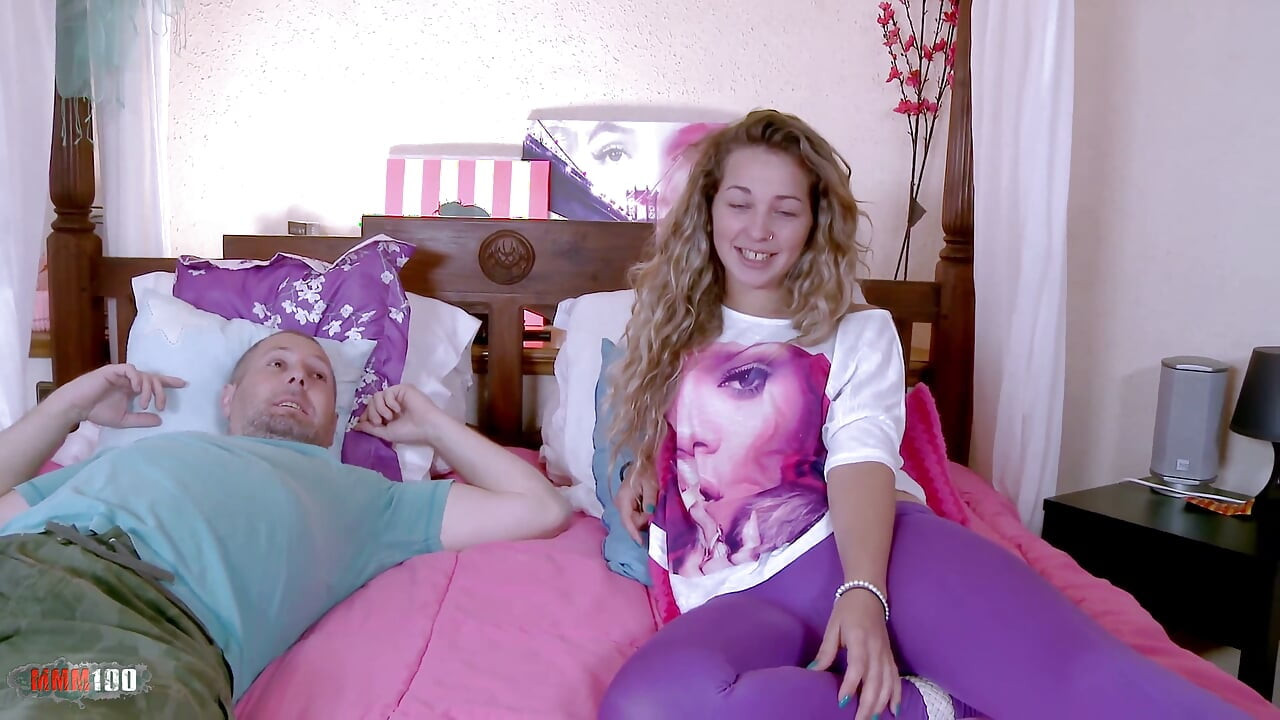 Dieses spanische mädchen ist jung und hübsch, aber porno ist wirklich nicht ihr ding