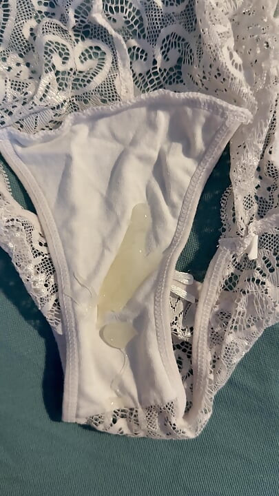 Sperma op het slipje van de vrouw 35